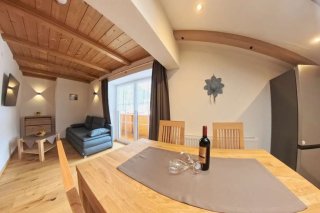 alpenstern_nauders_ferienwohnung_alpenjuwel_kueche_esstisch.jpg